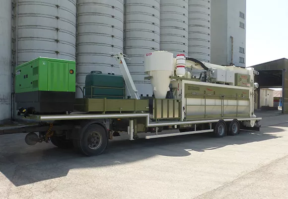 Maszyna do czyszczenia i zaprawiania nasion RTPL 704, 705